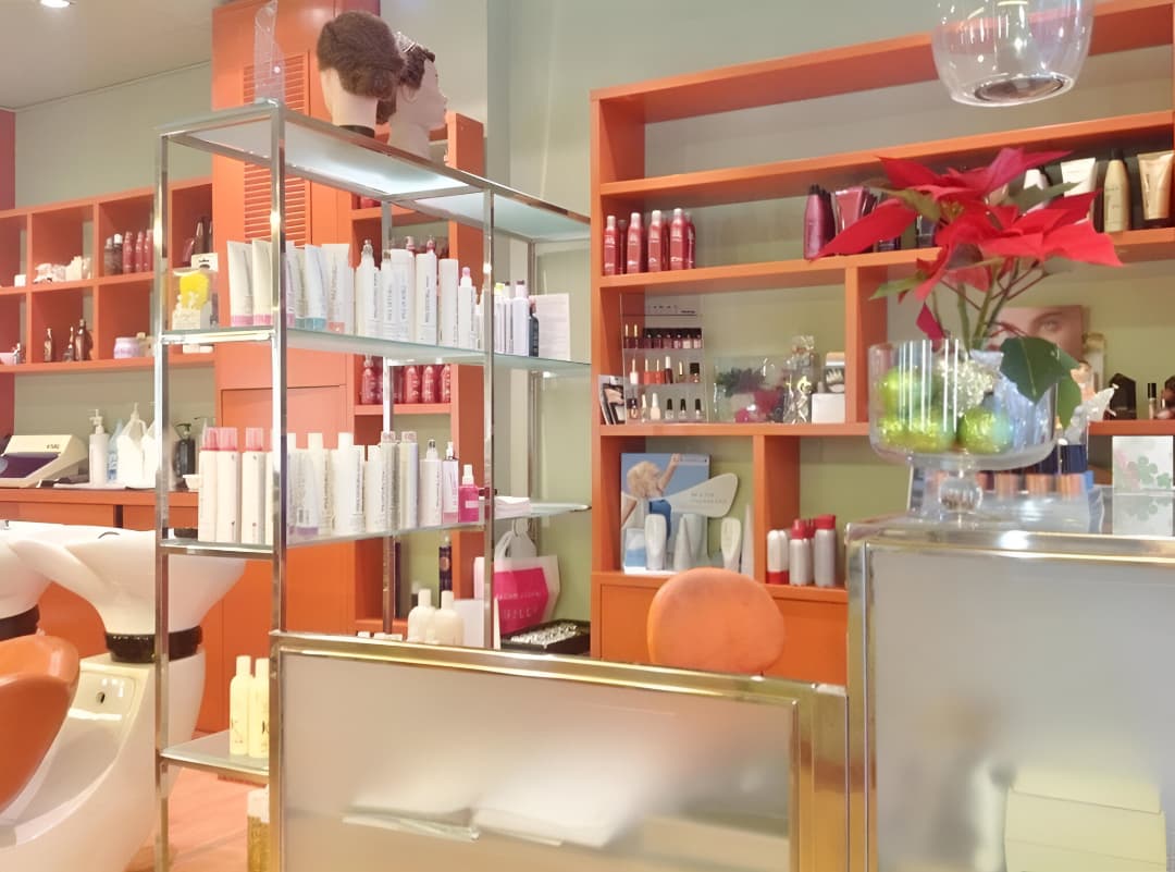 Peluquería Luilly, peluquería unisex en Bertamiráns