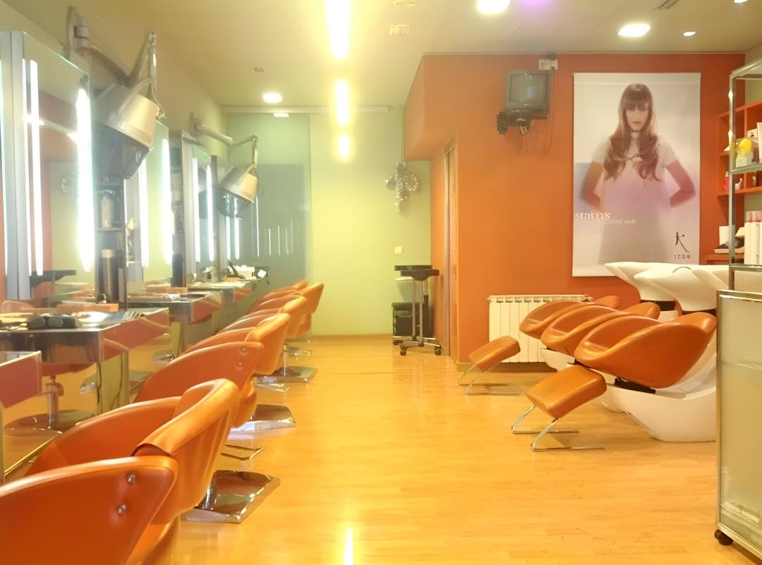 Peluquería Luilly, peluquería unisex en Bertamiráns